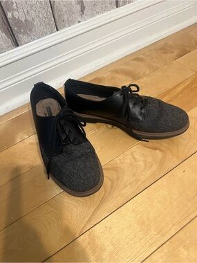 Clarks Black and Charcoal Textured Lace-Up Flats